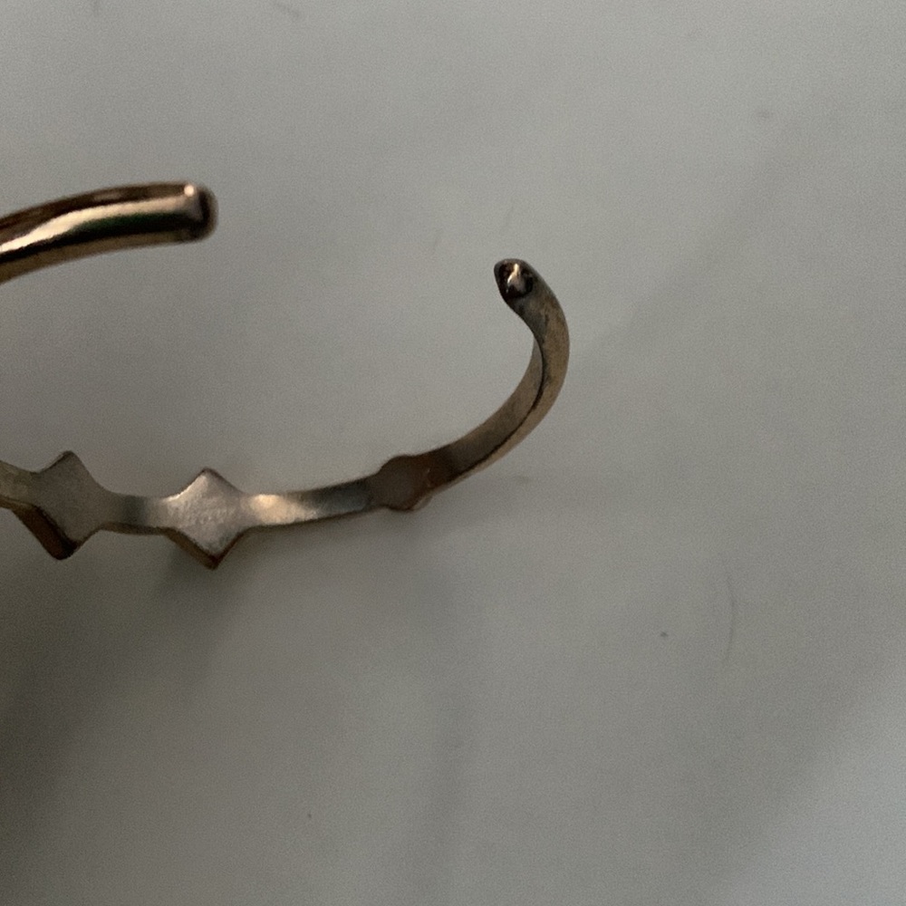 ♠️SOLD♠️ Cuff Bracelet - Gold Tone - Picture 5 of 6